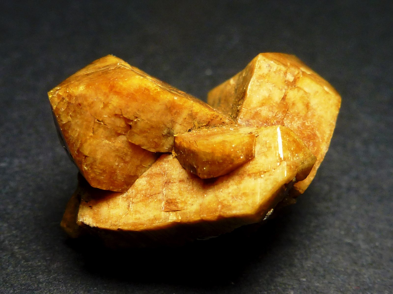 Zircón
2 x 2 cm.
(Autor: javier ruiz martin)