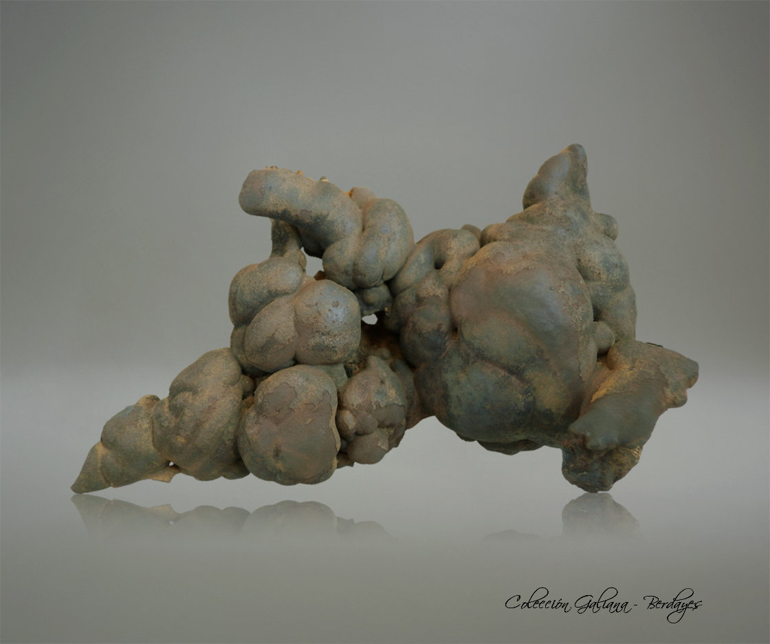 Romanèchita
82 x 42 x 45 mm.
(Autor: Rafael Galiana)