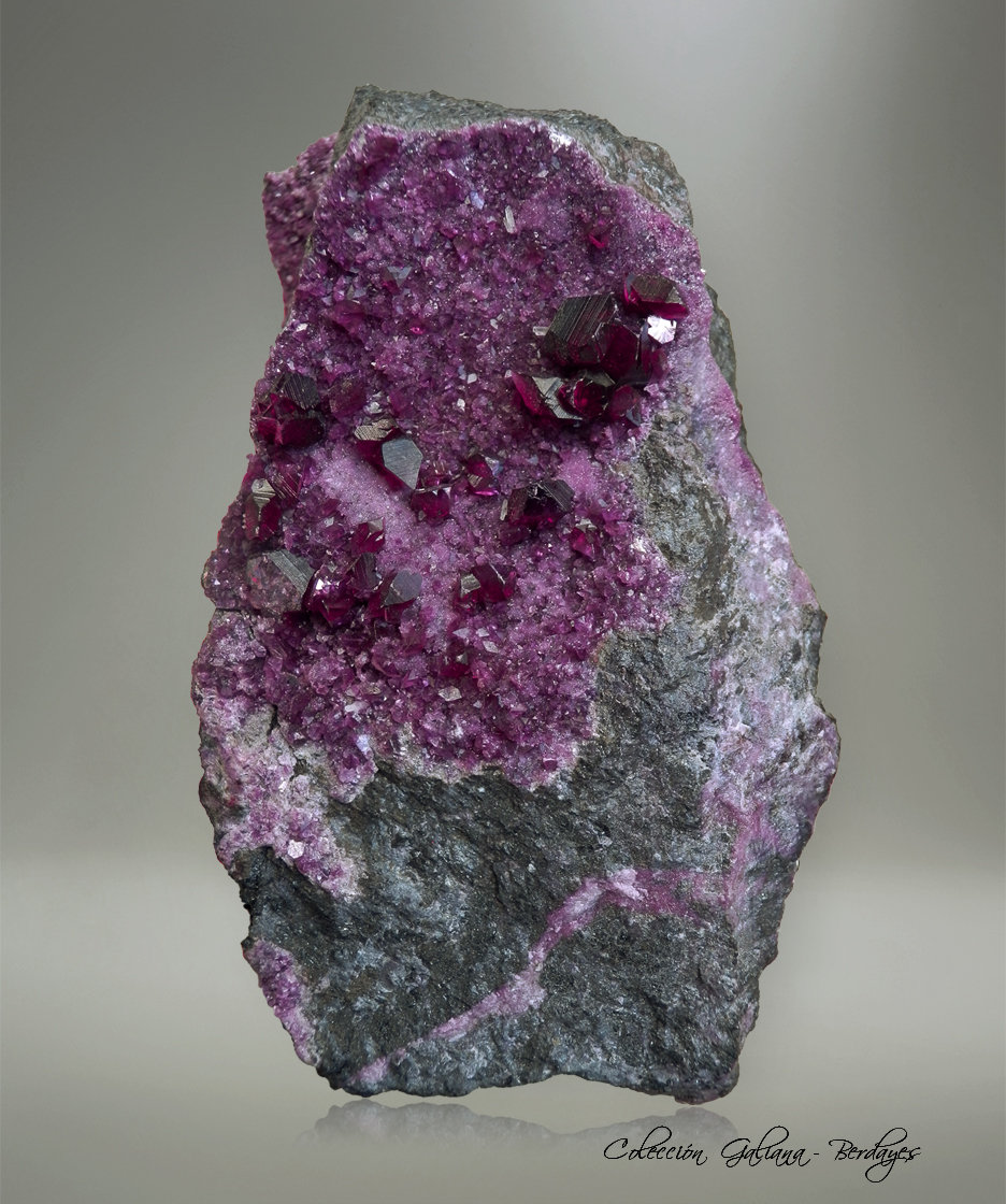 Clinocloro (variedad clinocloro crómico / kämmererita)
84 x 46 x 42 mm.
(Autor: Rafael Galiana)