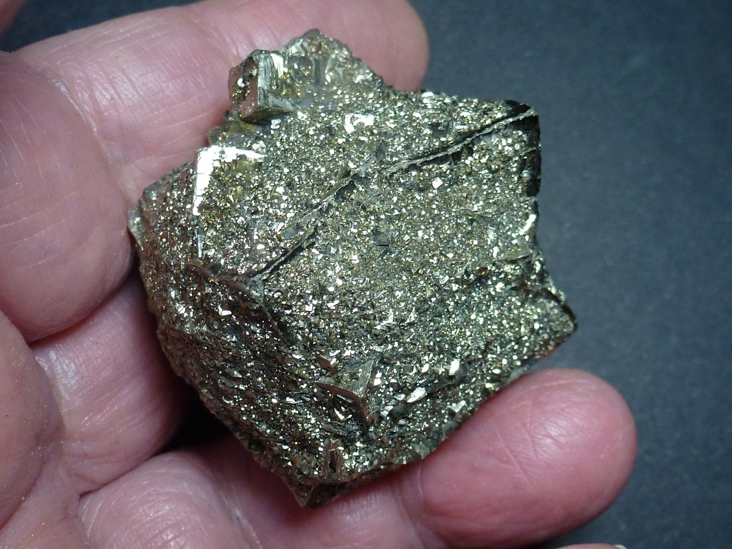 Pirita
4 x 4 cm.
(Autor: javier ruiz martin)