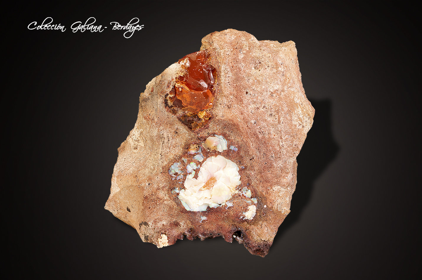 Opalo (variedad opalo de fuego)
67 x 80 x 32 mm.
(Autor: Rafael Galiana)