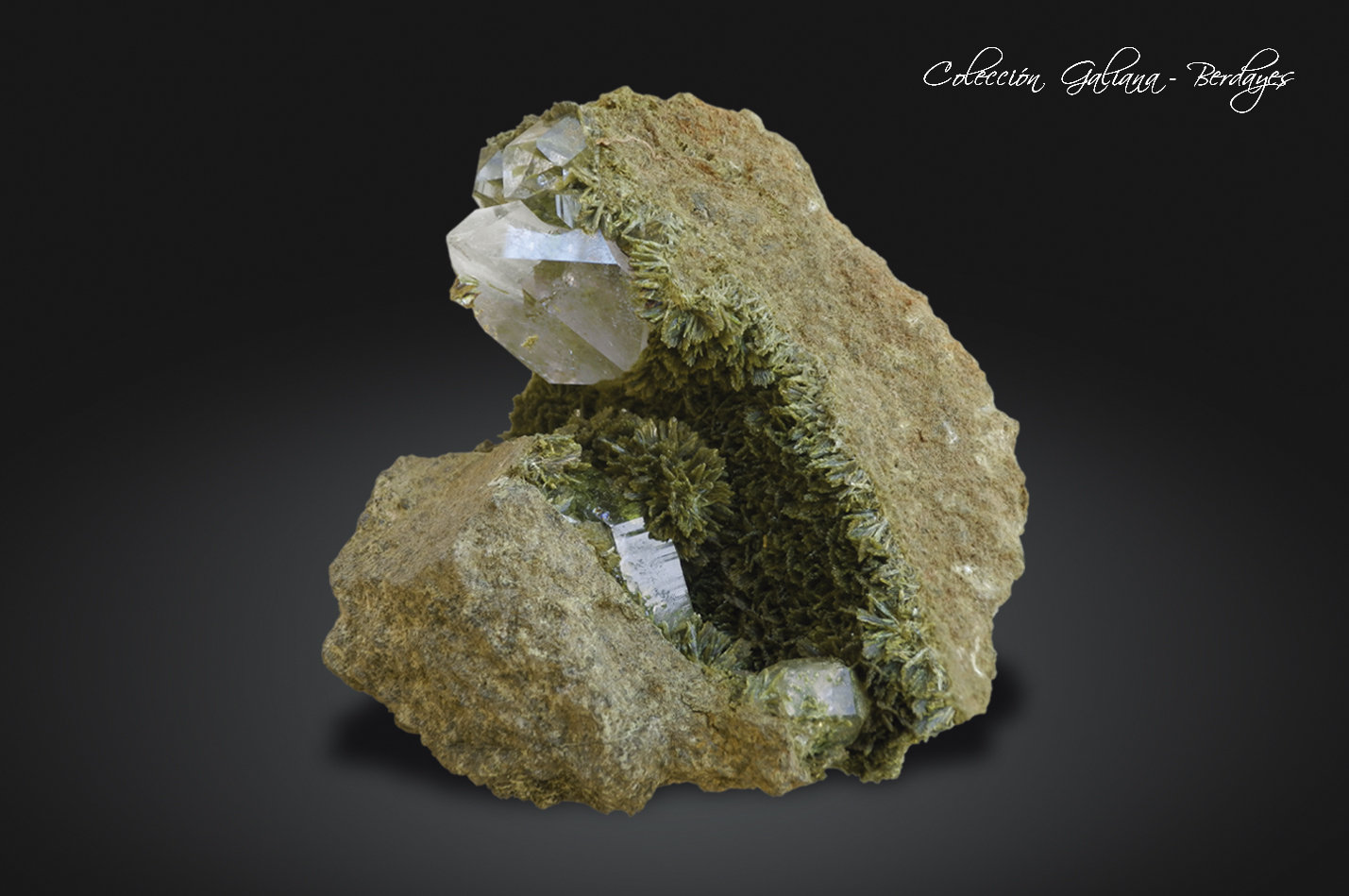 Cuarzo y Clinozoisita-Epidota (Serie)
83 x 92 x 71 mm.
(Autor: Rafael Galiana)