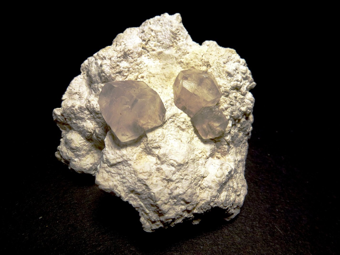 Calcita, Sepiolita
6 x 5 cm.
(Autor: javier ruiz martin)