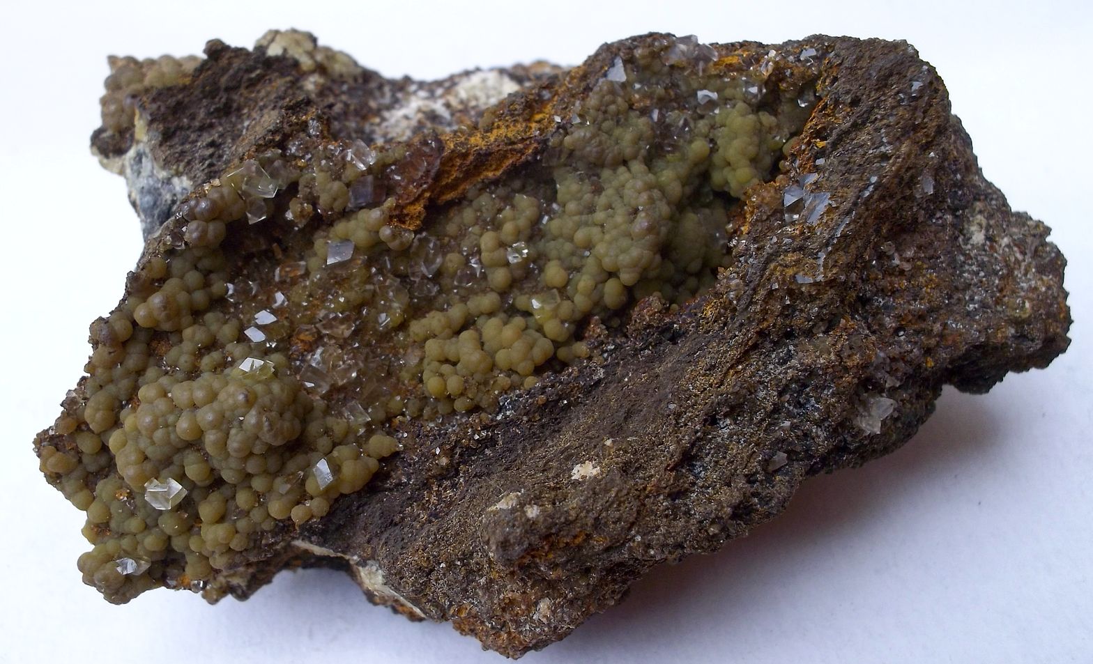 Arsendescloizita y calcita
6 x 4 cm
(Autor: Cristalino)