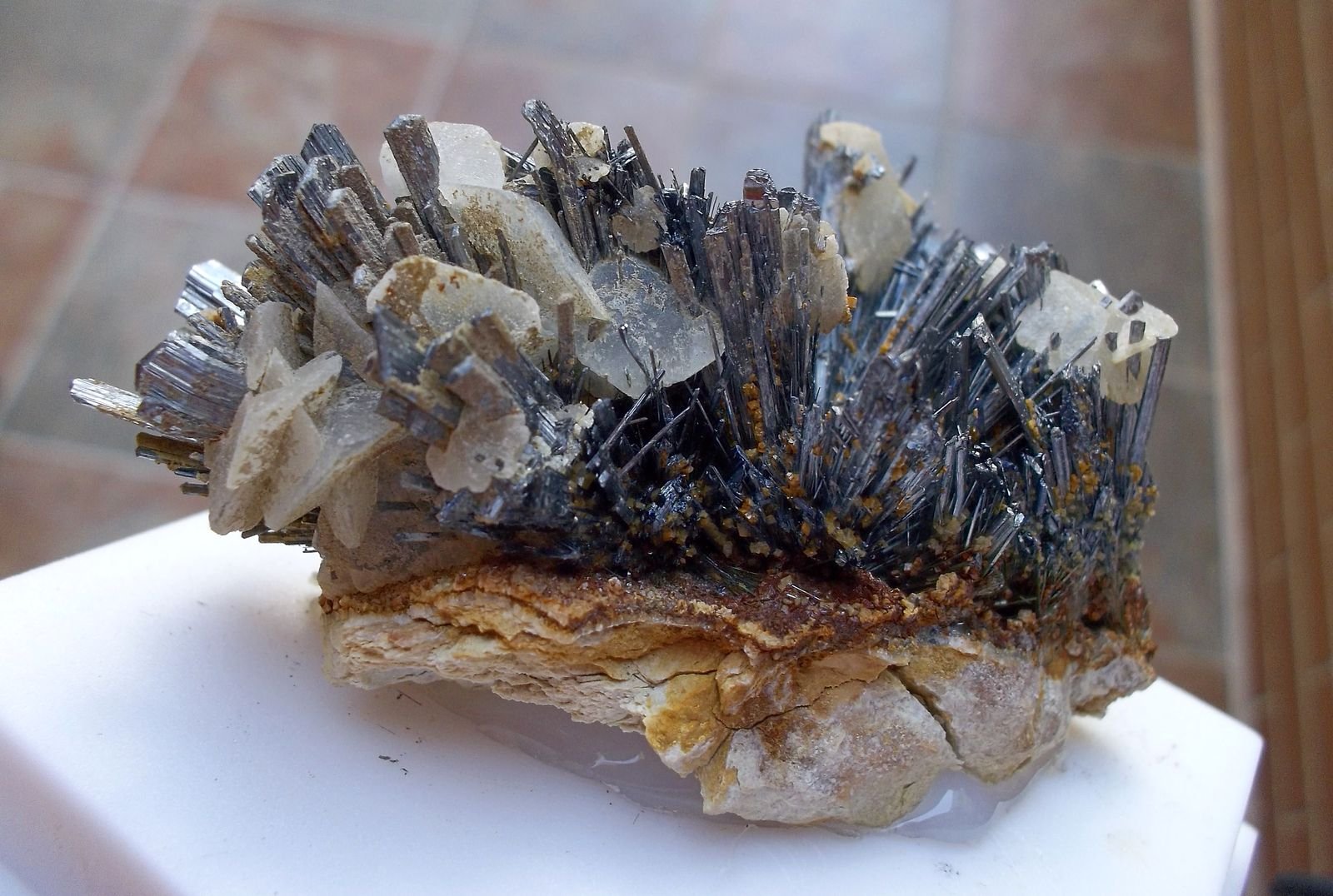 Estibnita y Calcita
6 x 3 cm
(Autor: Cristalino)