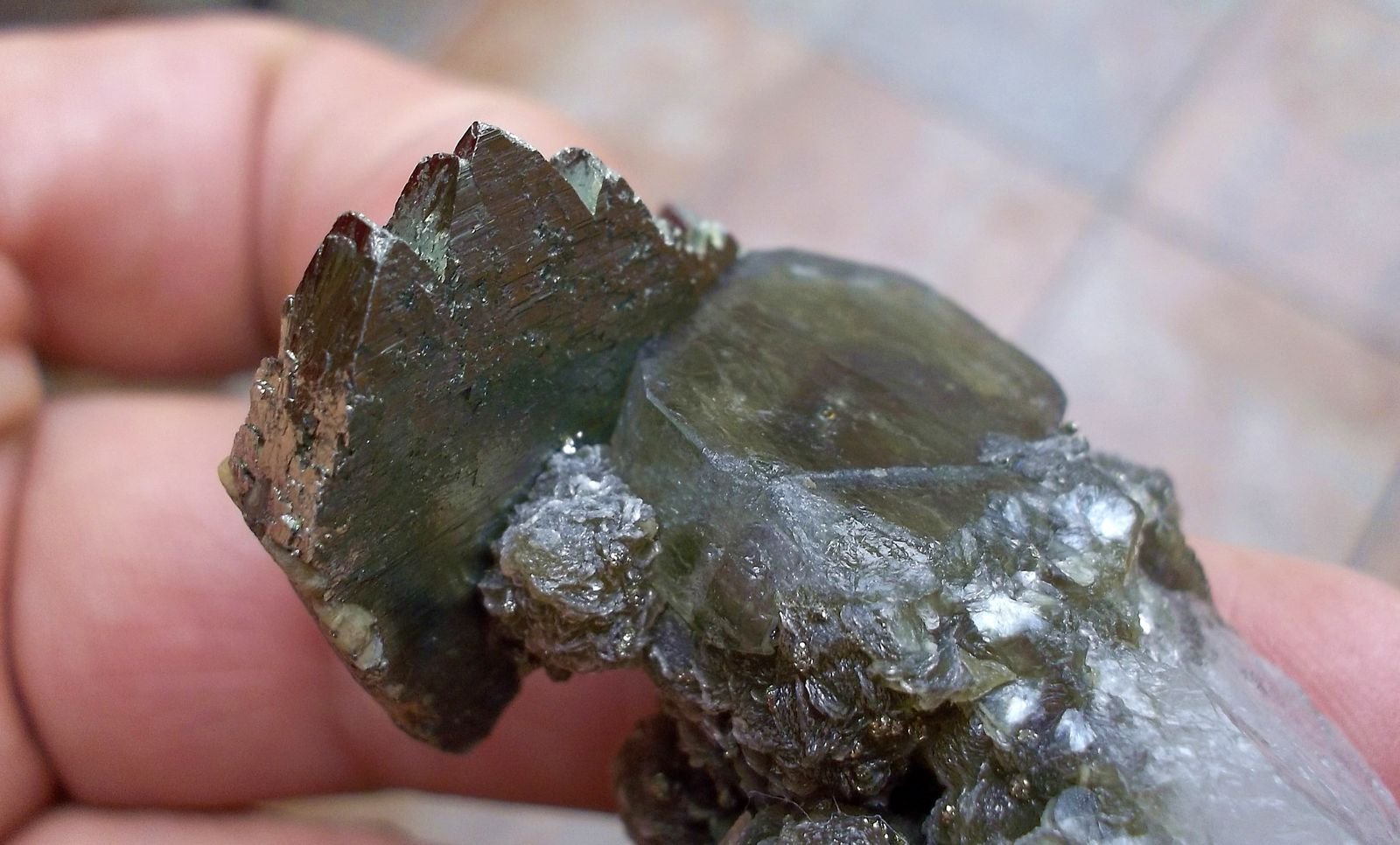 Marcasita y Fluorapatito
3,5 x 2 cm
(Autor: Cristalino)
