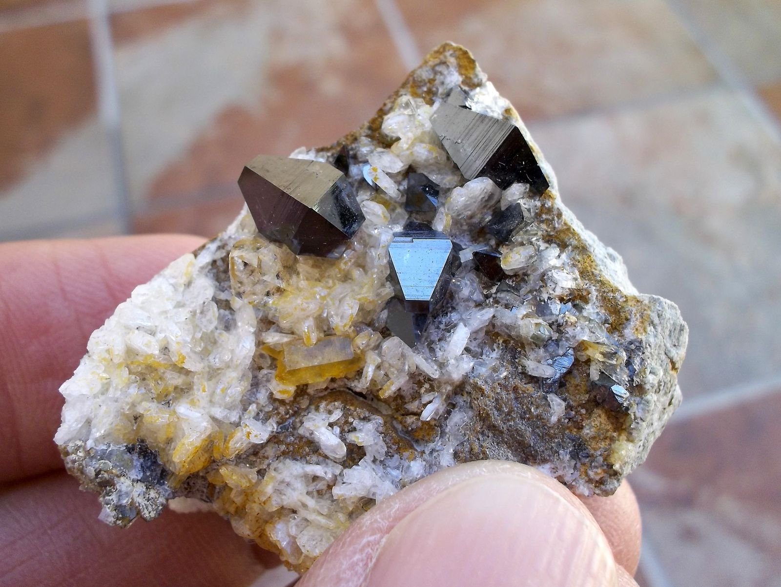Anatasa
43 x 32 mm (Cristal mayor 8 x 5 mm
(Autor: Cristalino)