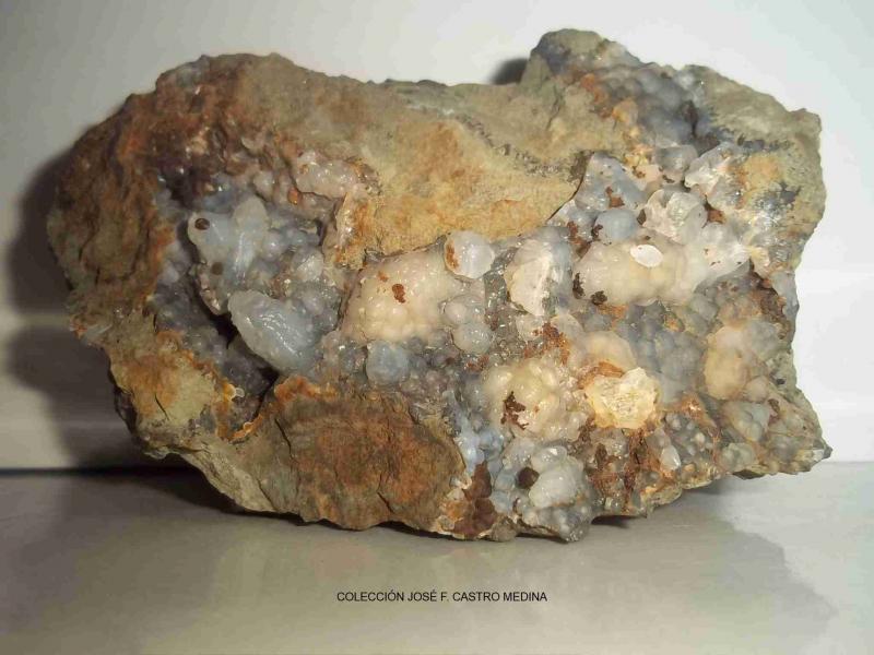 Cuarzo (variedad calcedonia)
12 x 9 cm
(Autor: Jose F. Castro Medina)