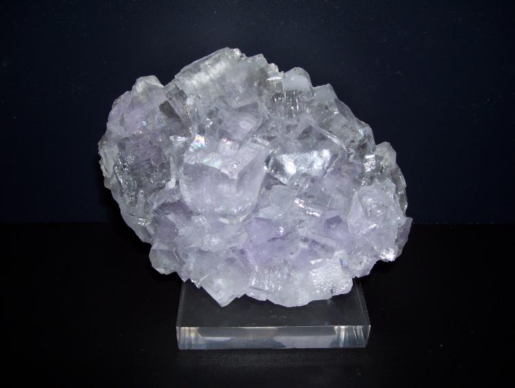 Fluorita
11 x 8 cm. (El cristal mayor mide 2 cm.)
(Autor: Darío Menéndez)