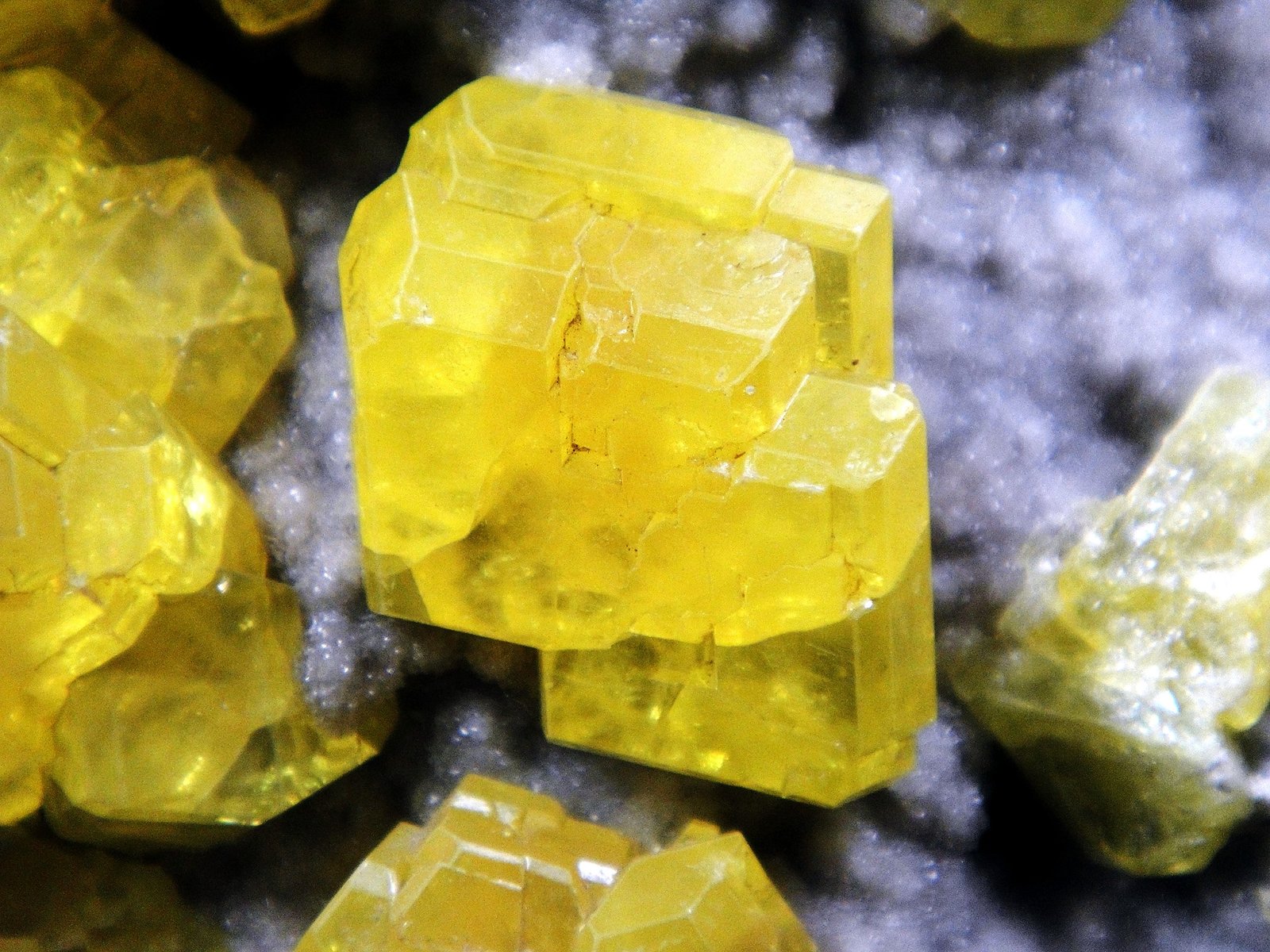 Azufre
Cristal de 2 cm.
(Autor: Antonio P. López)