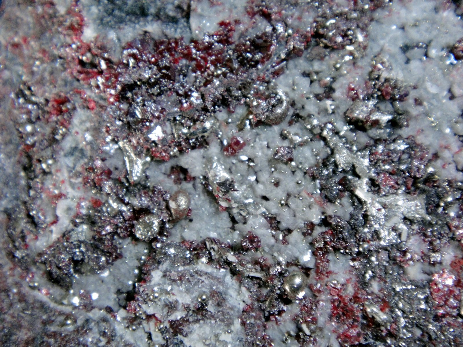Mercurio, Cinabrio
Campo de visión 3 cm.
(Autor: Antonio P. López)