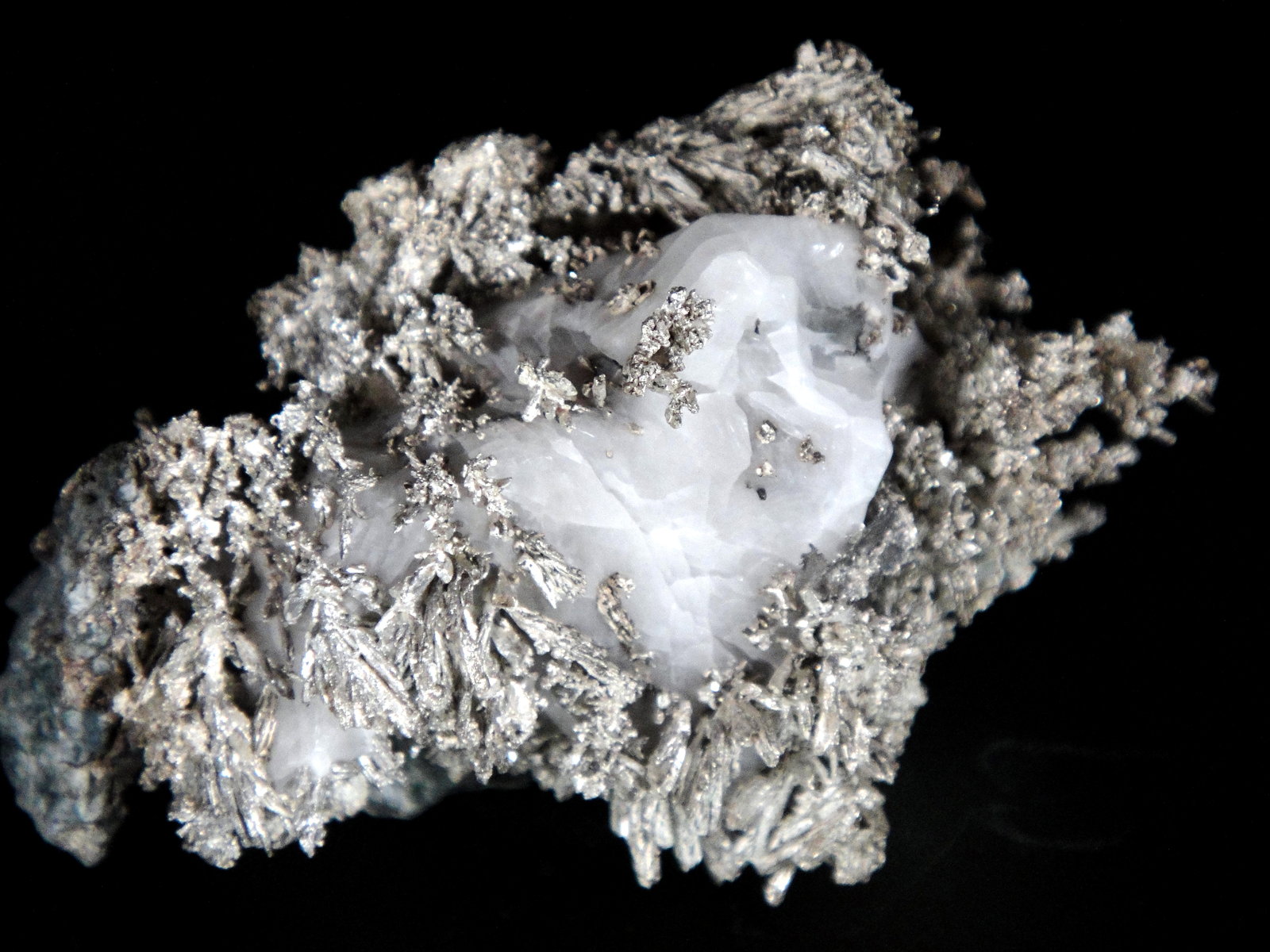 Plata, Calcita
5,5 x 5 cm.
(Autor: Antonio P. López)