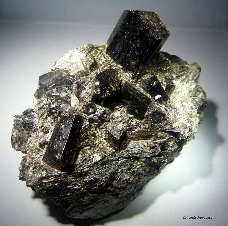 Dravita y Mica.
95x70 cristal mayor 25x25 mm.
(Autor: Jesus Franquesa Baucells)