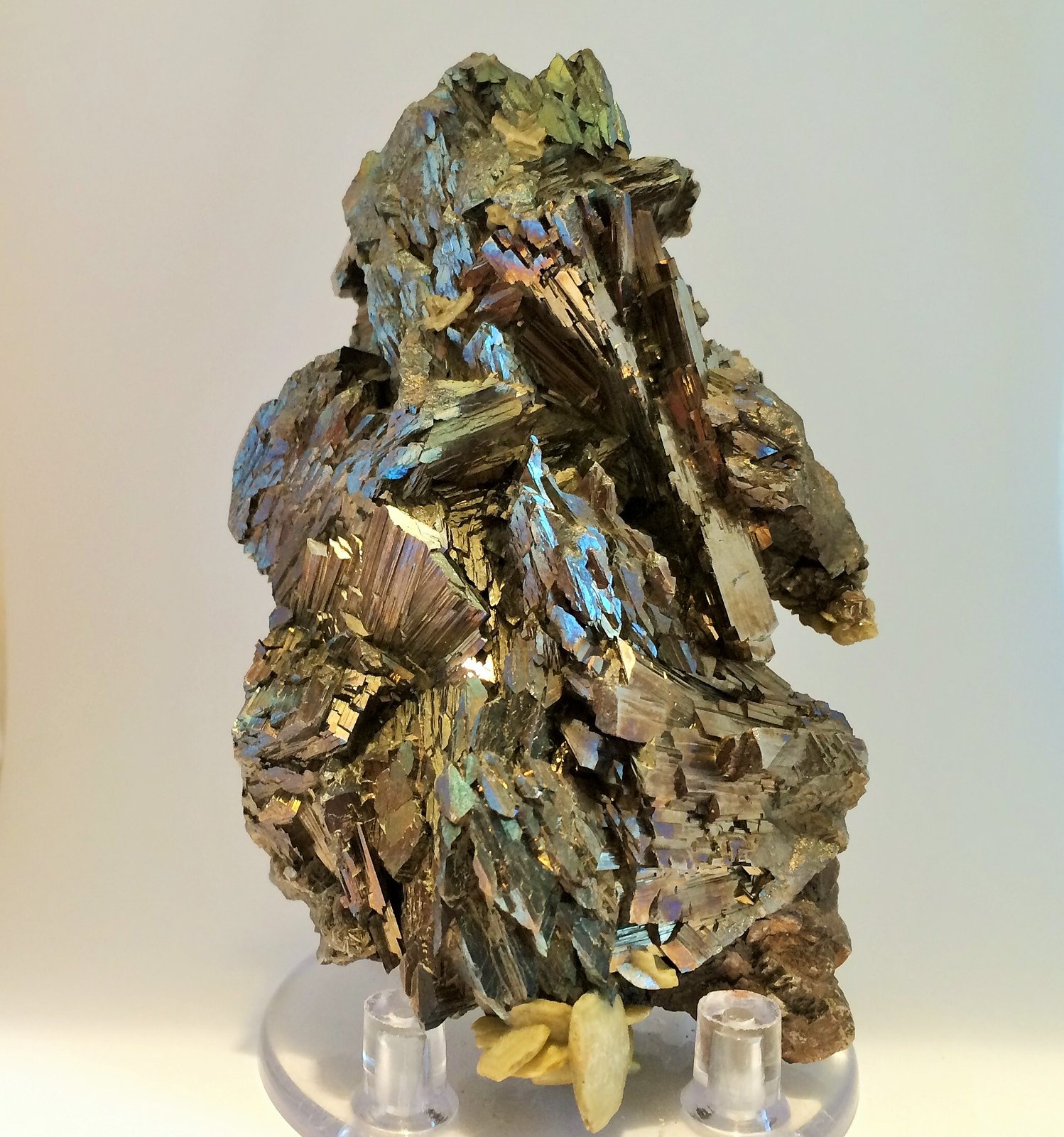Arsenopirita, Siderita
8,5 x 5,5 x 3,5 cm
(Autor: Raúl S. Llorente)