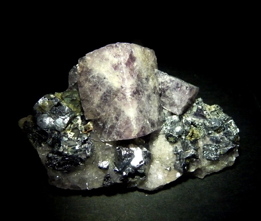 Fluorita y Galena.
70x50 mm
(Autor: Jesus Franquesa Baucells)