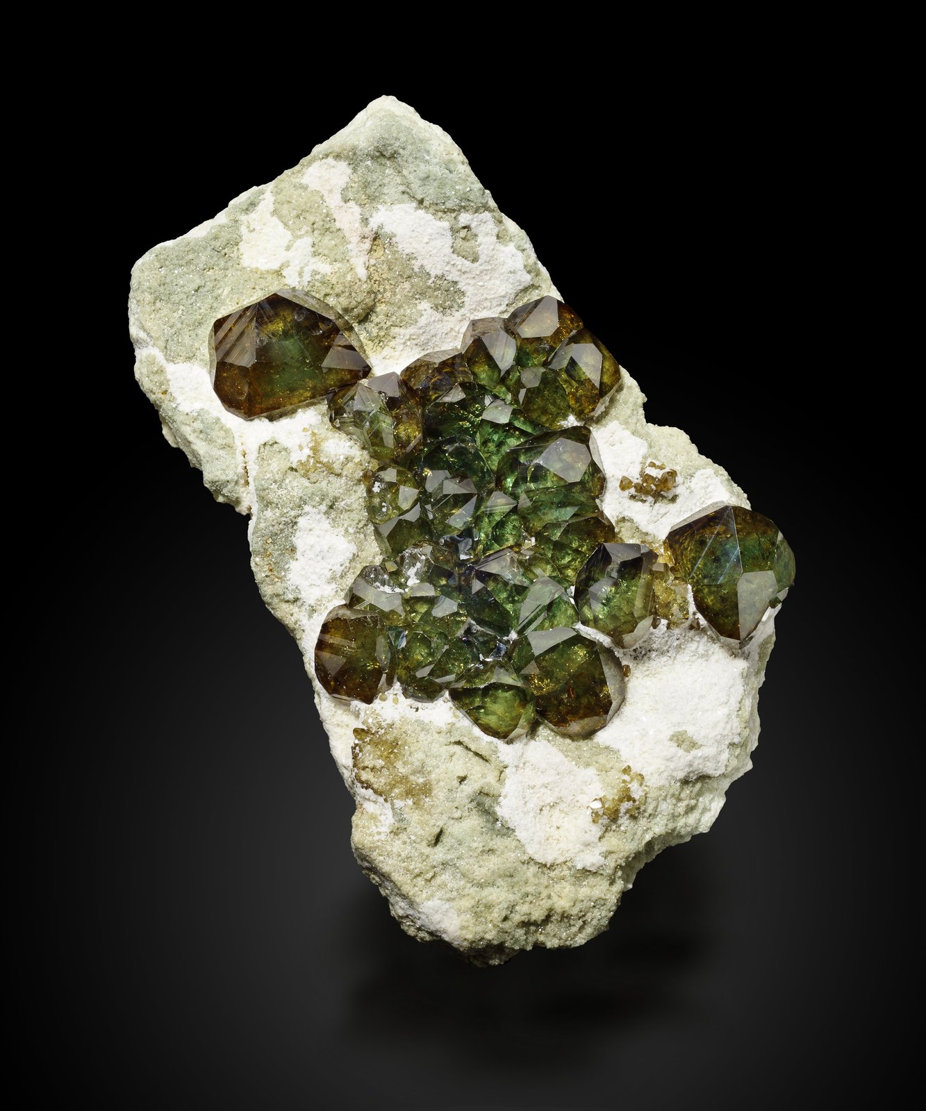 Andradita
14,5 x 8,5 x 4,5 cm
(Autor: Museo MIM)