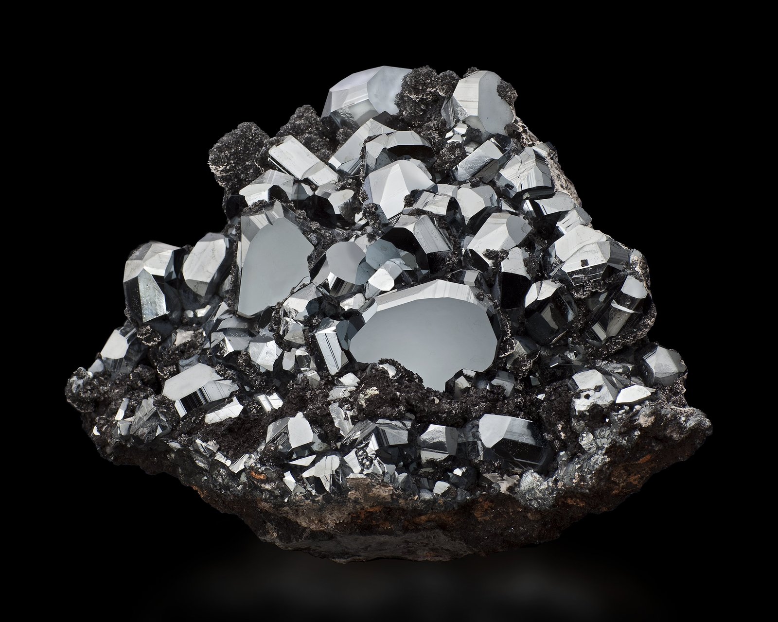 Hematites con Hausmannita y Barita
20 x 18,5 x 8 cm
(Autor: Museo MIM)