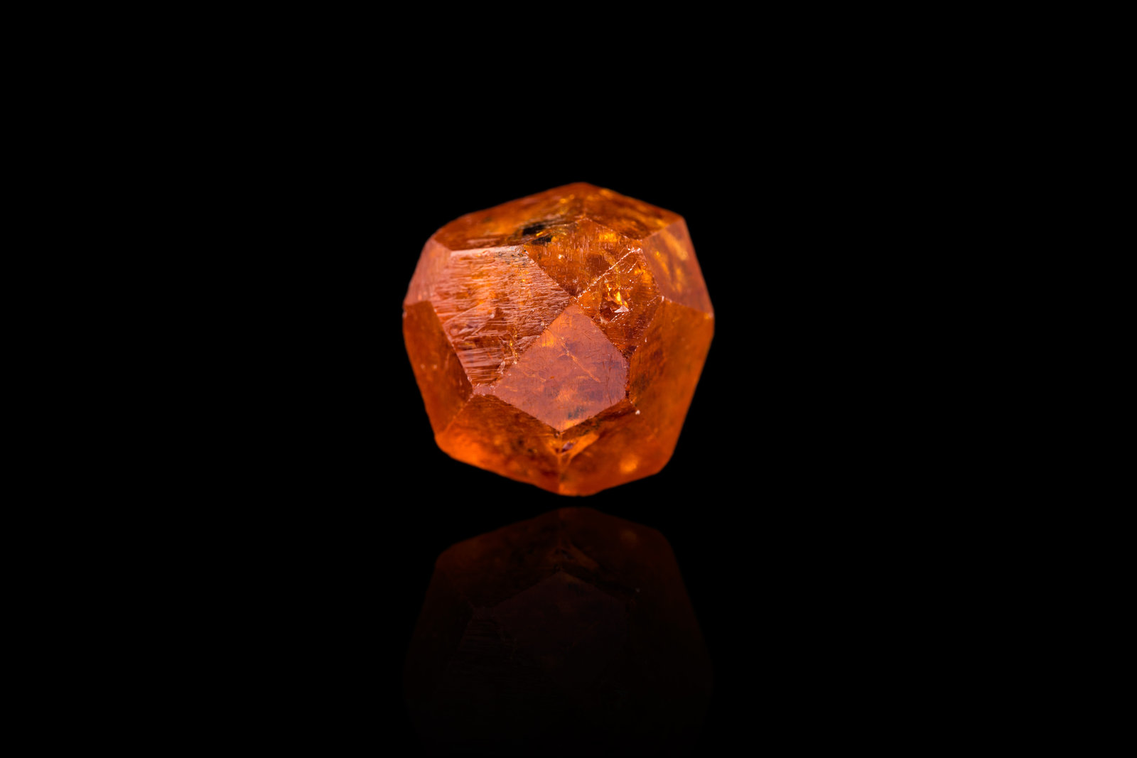 Spessartina
2,5 x 2,5 x 2,5 cm
(Autor: Museo MIM)