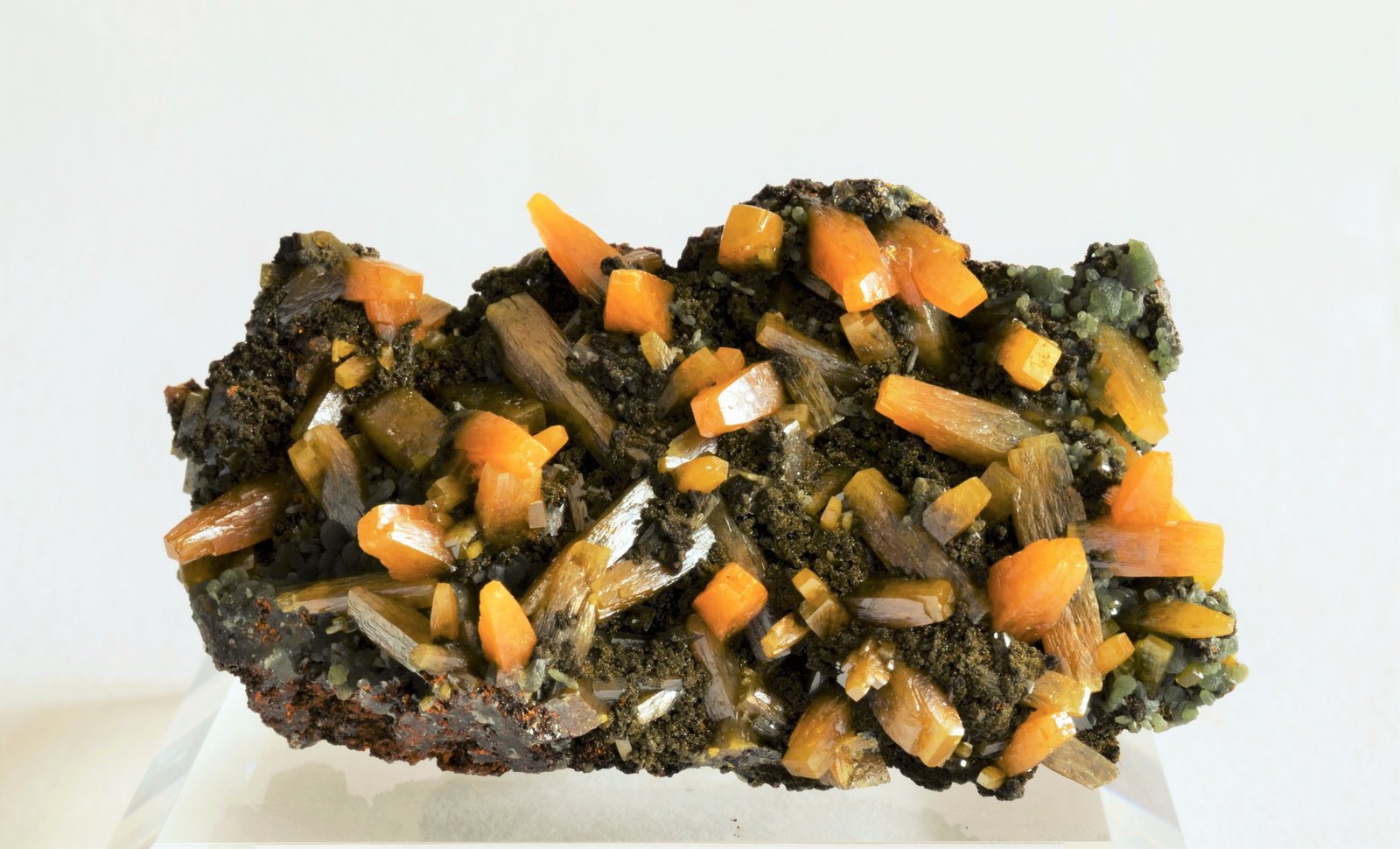 Wulfenita, Mimetita
5,2 x 2,5 x 2,5 cm
(Autor: Raúl S. Llorente)