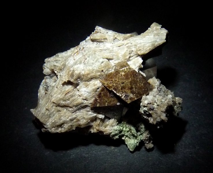 Zircón y Pectolita
45X40mm.
(Autor: Jesus Franquesa Baucells)