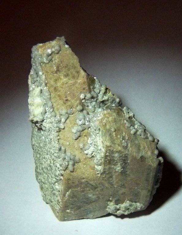 Herderita, Albita y Apatito.
50x30 mm.
(Autor: Jesus Franquesa Baucells)