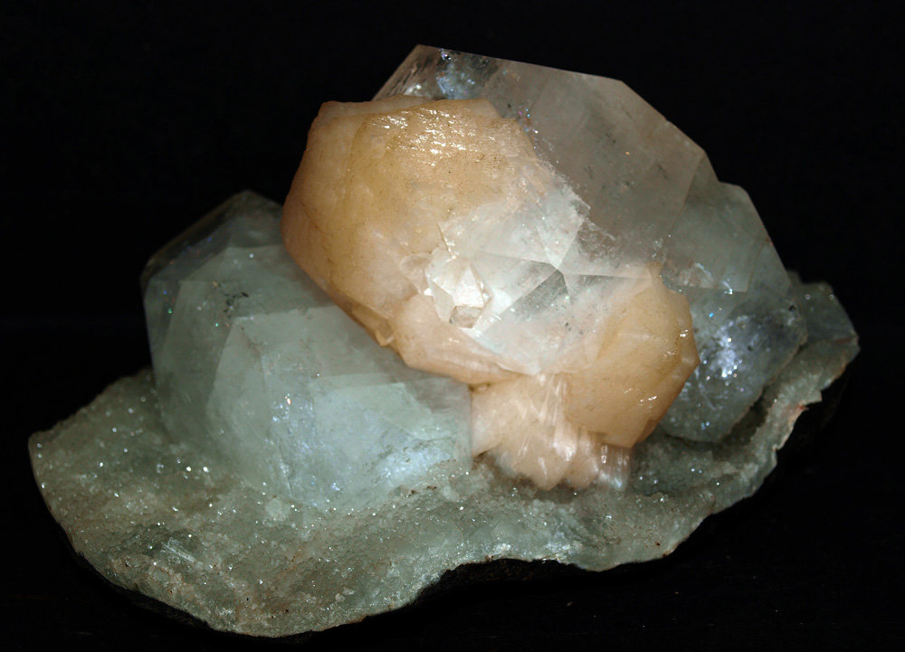 Fluorapophyllita-(K) (Apofilita), Stilbita-Ca (Estilbita-Ca)
12 x 8.5 cm
(Autor: Pedro Antonio)
