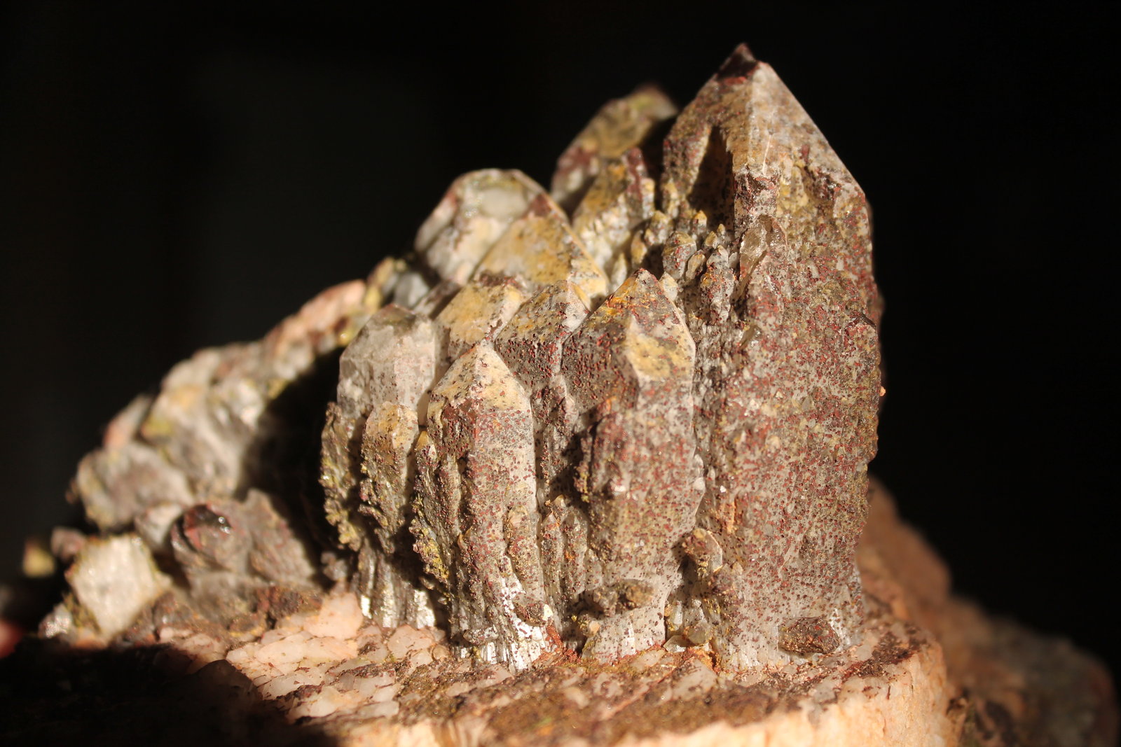 Cuarzo, Hematites, Albita, Epidota.
17 x 14 cm.
(Autor: Rafael varela olveira)