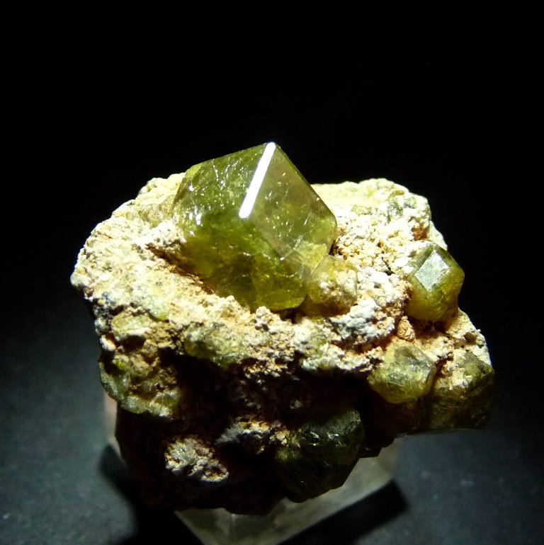 Granate.
35x25 crs. 12 mm.
(Autor: Jesus Franquesa Baucells)