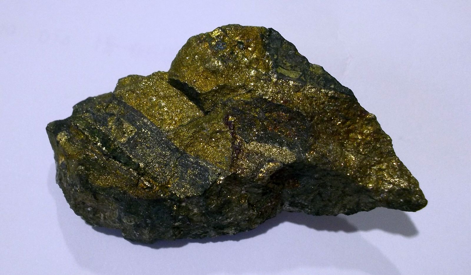 Calcopirita y magnetita
6 x 3,5 cm
(Autor: Cristalino)