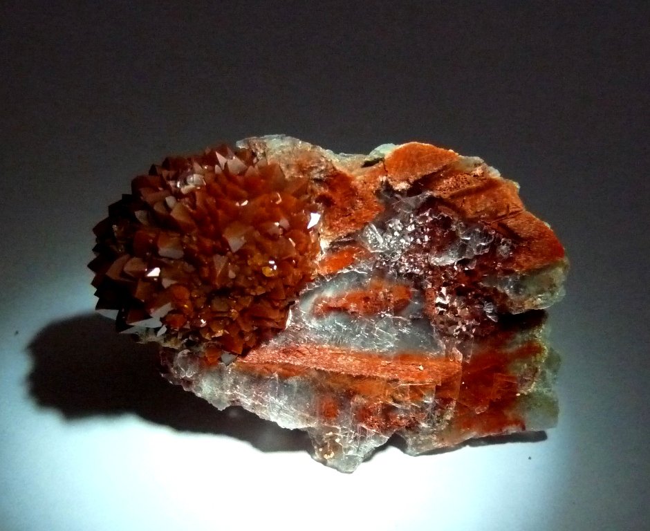 Cuarzo y Yeso.
60x35 mm.
(Autor: Jesus Franquesa Baucells)