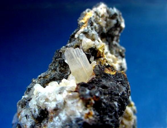 Cerusita
Pieza; 9x4cm .Cristal; 1,2cm de arista.
(Autor: DAni)
