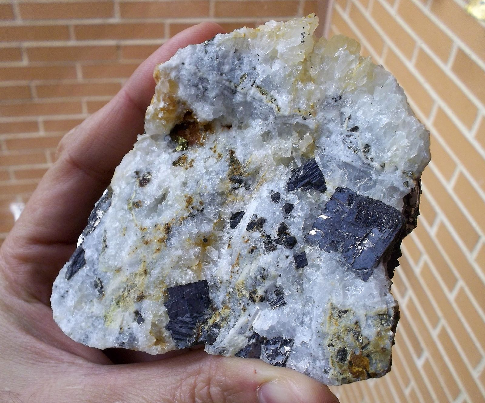 Galena, esfalerita y calcopirita
9 x 8 cm
(Autor: Cristalino)