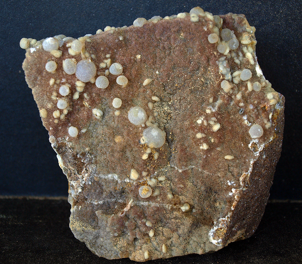 Cuarzo (variedad calcedonia)
8.5 x 8.5 cm
(Autor: Pedro Antonio)