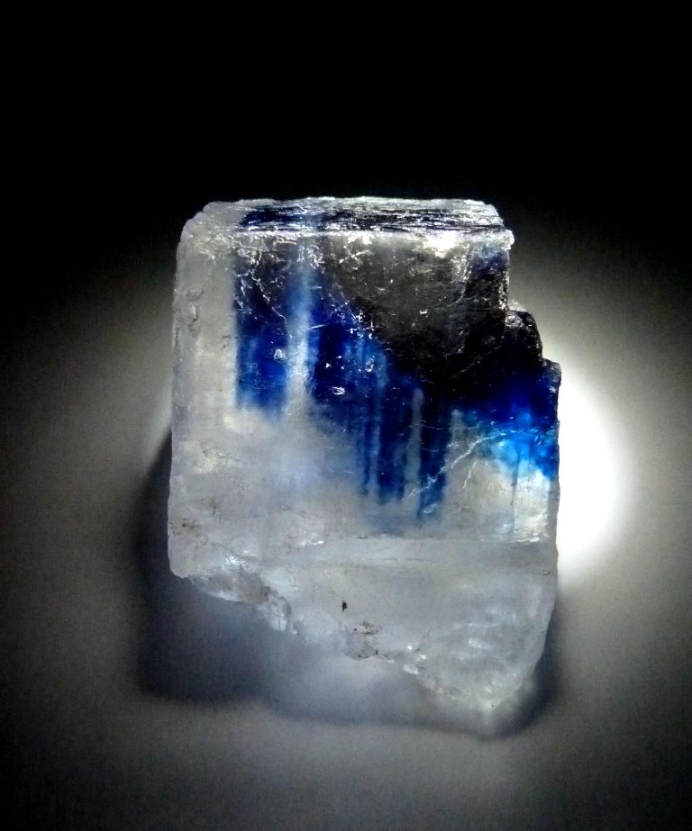 Halita.
45x35 mm
(Autor: Jesus Franquesa Baucells)