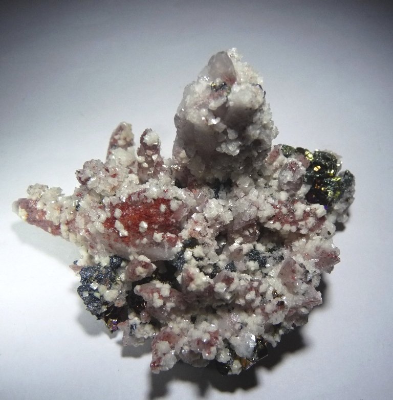 Calcita, Cuarzo, Galena y Calcopirita.
80x70 mm.
(Autor: Jesus Franquesa Baucells)