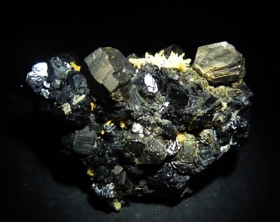 Pirrotina, Cuarzo y Esfalerita
50x35 mm.
(Autor: Jesus Franquesa Baucells)