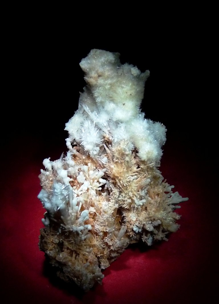 Aragonito
60x45 mm.
(Autor: Jesus Franquesa Baucells)