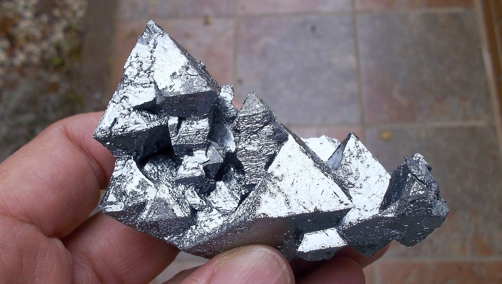 Hematites pseudo Magnetita (martita)
7 x 5,5 x 3,5 cm
(Autor: Cristalino)