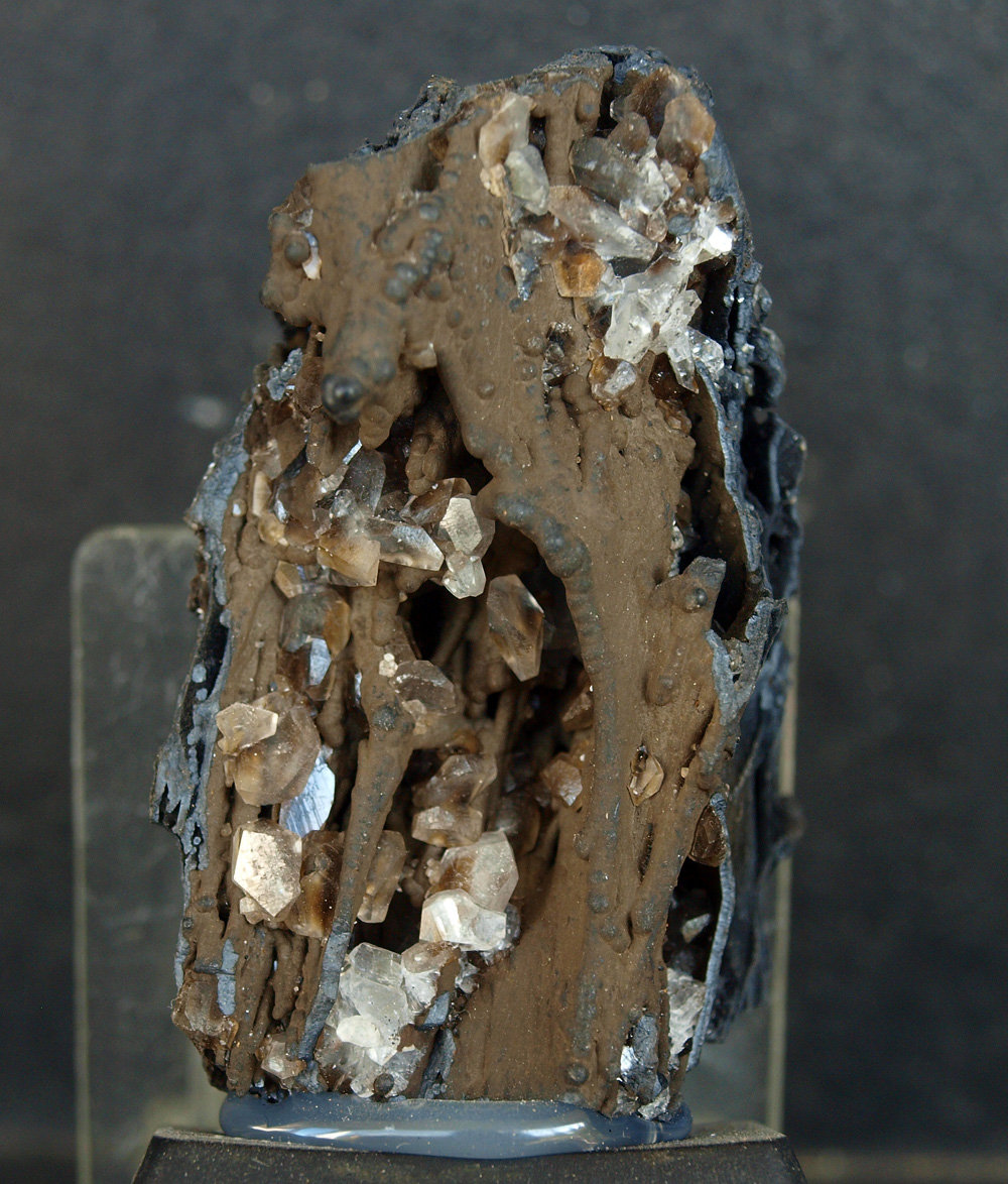 Calcita, óxidos de manganeso
5 x 3 cm
(Autor: Pedro Antonio)