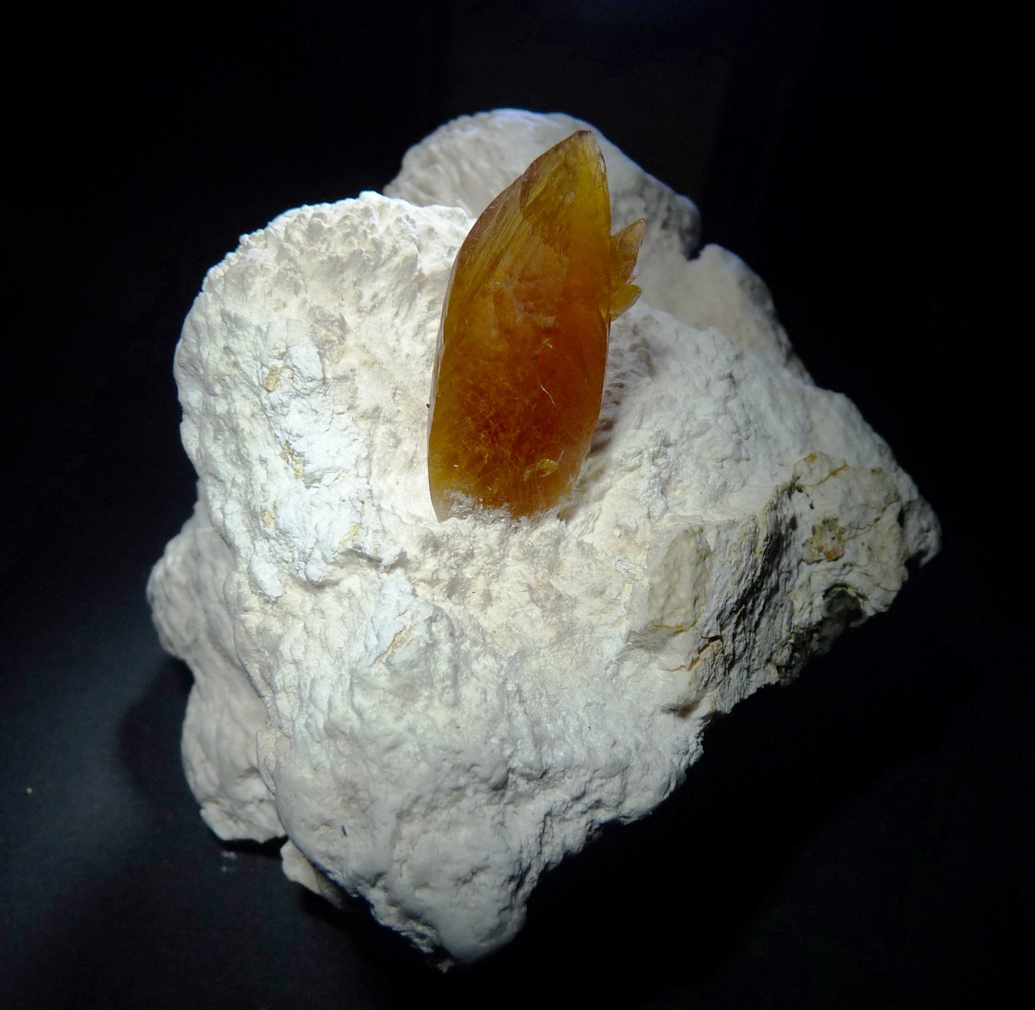 Calcita y Mordenita.
70x60 mm.
(Autor: Jesus Franquesa Baucells)