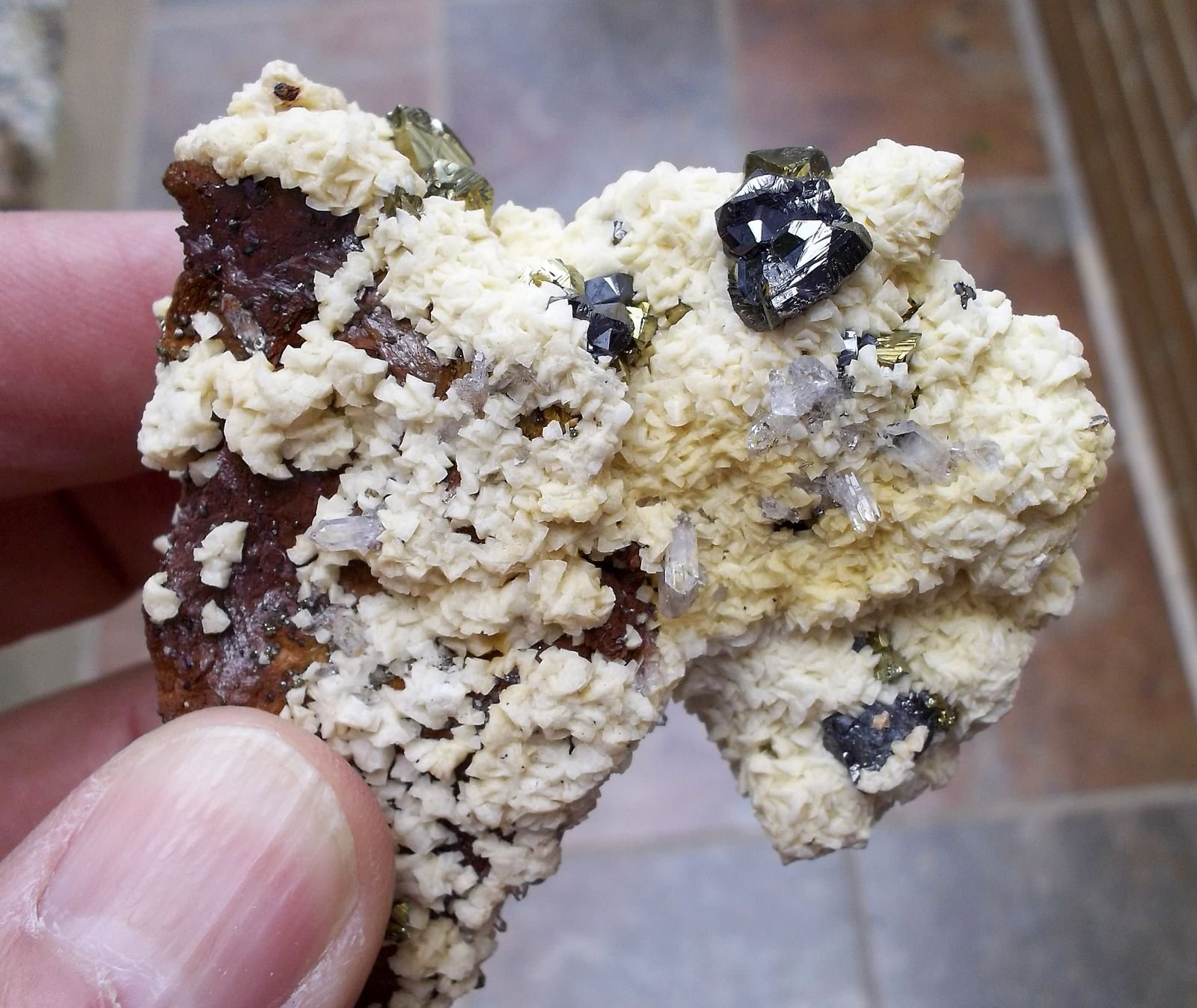 Esfalerita, Calcopirita, Cuarzo, Dolomita y Siderita
5 x 4 cm
(Autor: Cristalino)