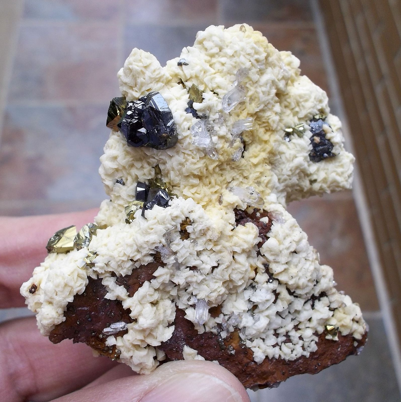 Esfalerita, Calcopirita, Cuarzo, Dolomita y Siderita
5 x 4 cm
(Autor: Cristalino)