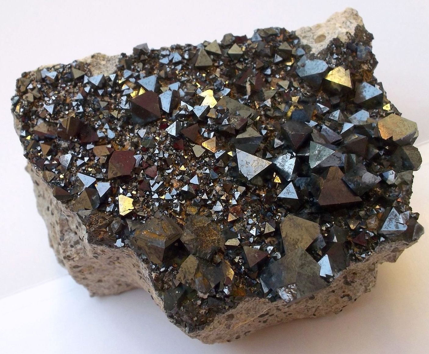 Magnetita
7 x 5 x 4 cm
(Autor: Cristalino)