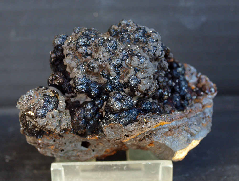 Goethita y óxidos de manganeso
7 x 5 cm
(Autor: Pedro Antonio)