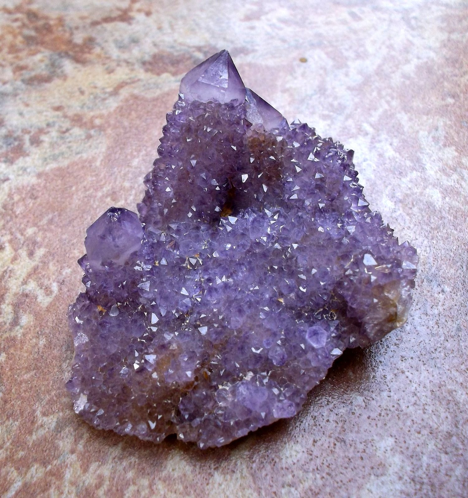 Cuarzo (variedad amatista)
5 x 3,7 x 2,5 cm
(Autor: Cristalino)