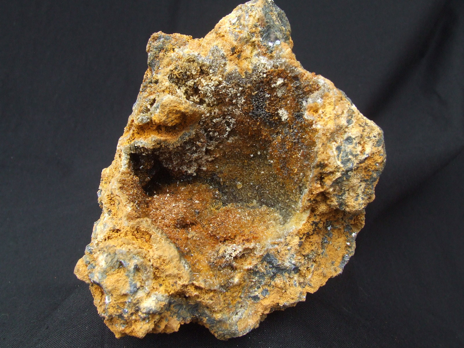 Hemimorfita, Hidrozincita y Galena
105x100mm
(Autor: joaquin gar)