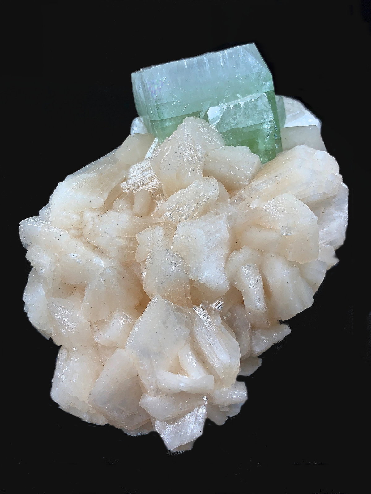 Fluorapophillita-K (Apofilita), Stilbita-Ca (Estilbita-Ca)
14,7 x 8,6 cm.
(Autor: Xavier bordas)