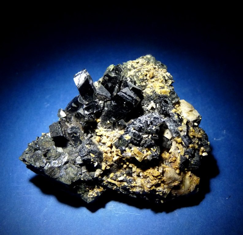 Aegirina.
60x50 mm.
(Autor: Jesus Franquesa Baucells)