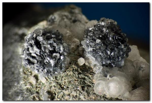 Hematites sobre Calcita
Encuadre 16 mm.
(Autor: Rafa Muñoz(mineralvarado))