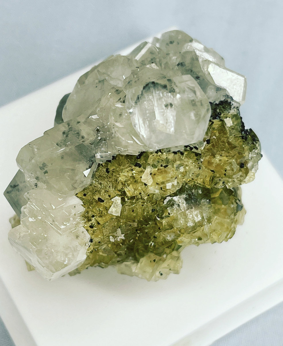 Fluorita, Calcita, Pirita
5,2cm de ancho y 4cm de alto
(Autor: castrominerals)